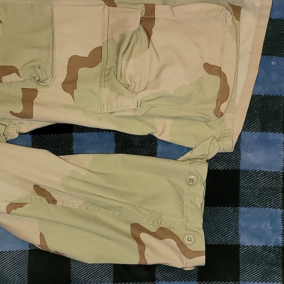 Desert Camo button-up shirt-jacket. Field coat.  4 pockets.  Military issue.  L. - Picture 2 of 11